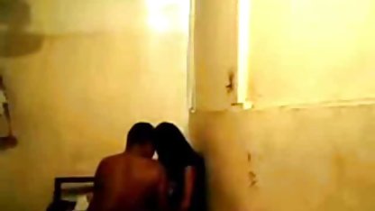 سرگرم کننده بزرگ زن زیبا سکس دوجنسه های خوشگل به معشوق خود را در کوچ